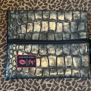 Makeup Junkie Bags Crocodile Pattern Clutch - Black and Silver